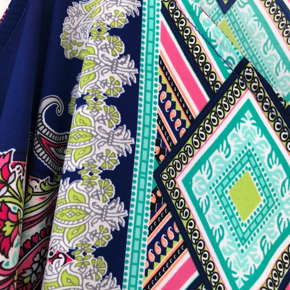 Cold shoulder top - Picture 4 of 6